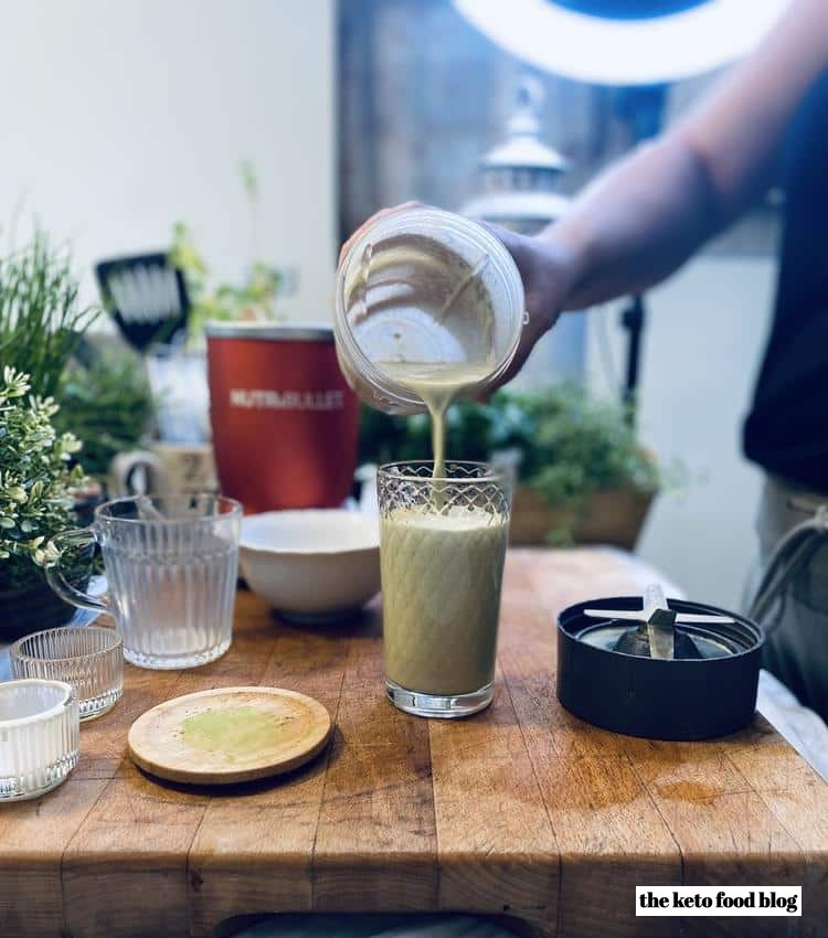 Pouring green tea smoothie