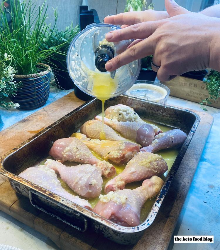 Marinading chicken drumsticks with lemon, oil and garlic